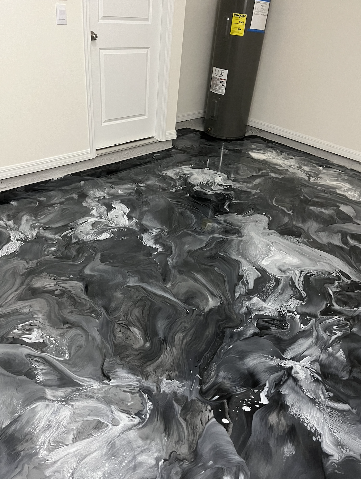 Moisture-resistant metallic epoxy flooring for Florida homes